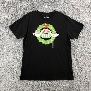Friends Tshirt Unisex Size Large NWT Central Perk Logo Christmas Wreath Black